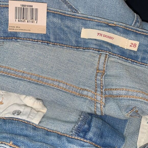 Levis 711 The Skinny Faded Blue Mid Rise Jeans | Size 6 - Picture 8 of 10
